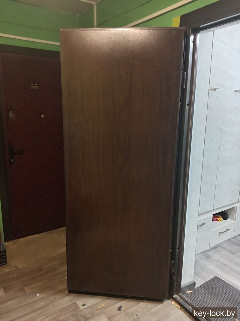 Установка двери в квартире в Минске